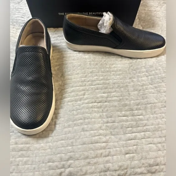 New Naturalizer Black Marianne Slip On Sneaker SZ. 9W‎  A 0224