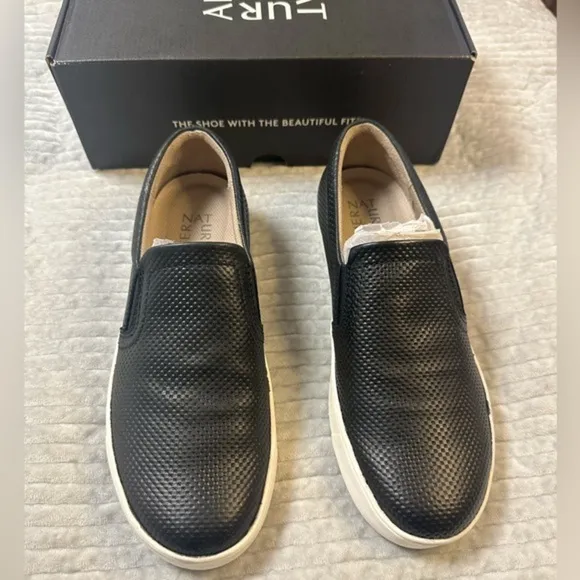 New Naturalizer Black Marianne Slip On Sneaker SZ. 9W‎  A 0224