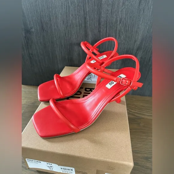 NEW NIB Bibi Lou Simple Strappy Kitten Heels Red 37 6.5