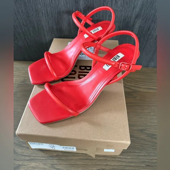 NEW NIB Bibi Lou Simple Strappy Kitten Heels Red 37 6.5