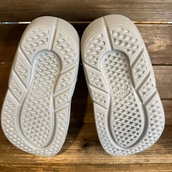 New NWT Childrens Kids Crocs Off Grid Gray Comfort Clogs Sandals Shoes Size 1‎ Y
