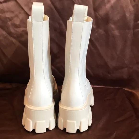 NEW Pretty Little Thing Cream Chunky extreme cleated Chelsea ankle boots 6.5 - 7
