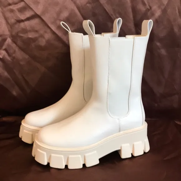 NEW Pretty Little Thing Cream Chunky extreme cleated Chelsea ankle boots 6.5 - 7
