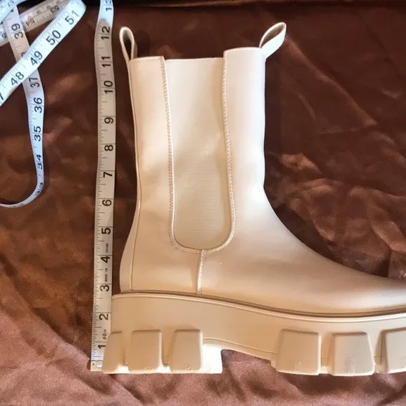 NEW Pretty Little Thing Cream Chunky extreme cleated Chelsea ankle boots 6.5 - 7