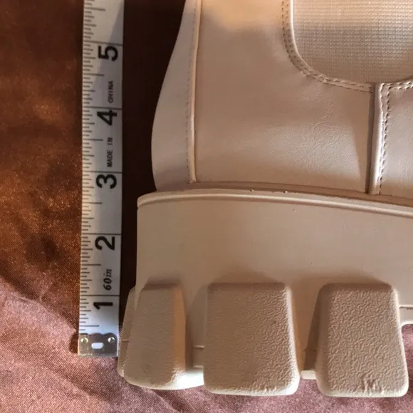 NEW Pretty Little Thing Cream Chunky extreme cleated Chelsea ankle boots 6.5 - 7