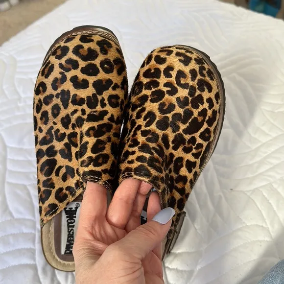 New Riverstone handstitch felt leopard wood w/ leather platform &amp; rubber clogs
