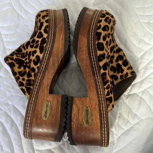 New Riverstone handstitch felt leopard wood w/ leather platform &amp; rubber clogs