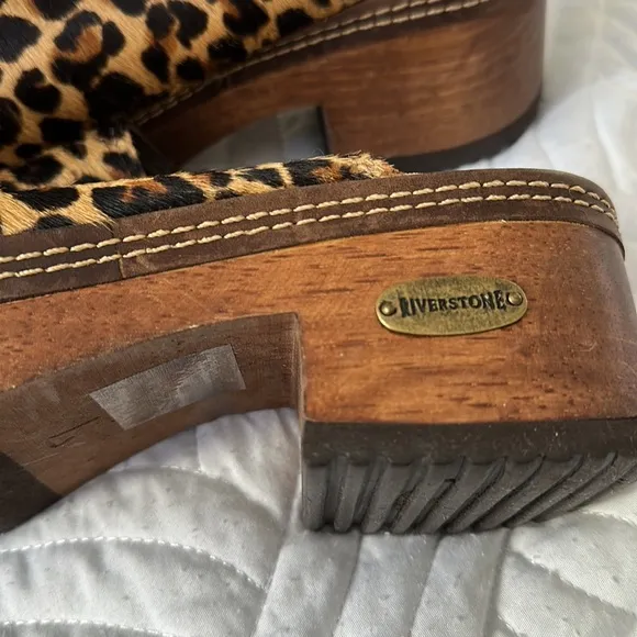 New Riverstone handstitch felt leopard wood w/ leather platform &amp; rubber clogs