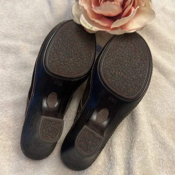 NEW SOFFT x Zappos Brown Suede Comfort Clogs heels women size 8
