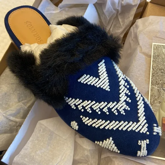NEW! SOLUDOS Sedona Beaded Leather Faux Fur Mules Size 6.5M Navy White Black