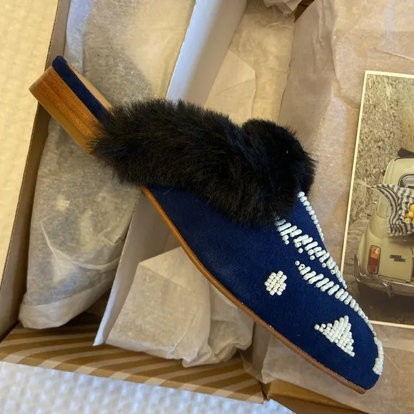 NEW! SOLUDOS Sedona Beaded Leather Faux Fur Mules Size 6.5M Navy White Black