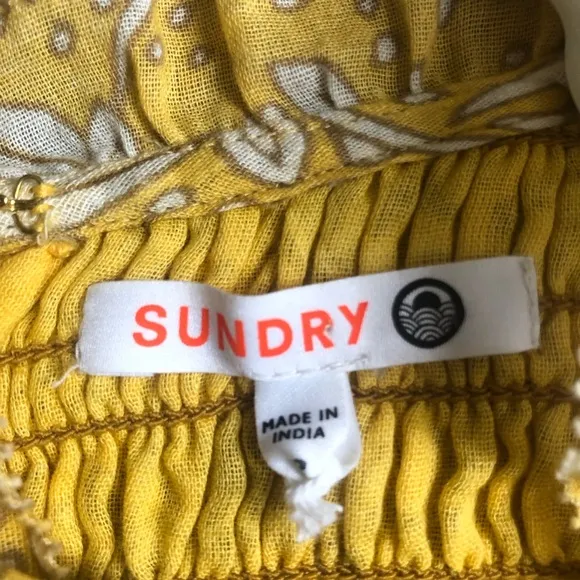 New: Sundry Ditzy Buttercup Smocked Dress. Size Medium