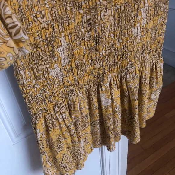 New: Sundry Ditzy Buttercup Smocked Dress. Size Medium