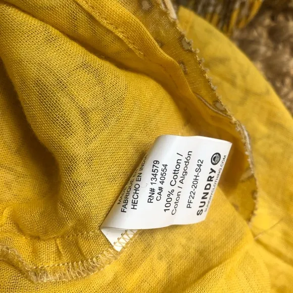 New: Sundry Ditzy Buttercup Smocked Dress. Size Medium