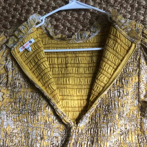 New: Sundry Ditzy Buttercup Smocked Dress. Size Medium