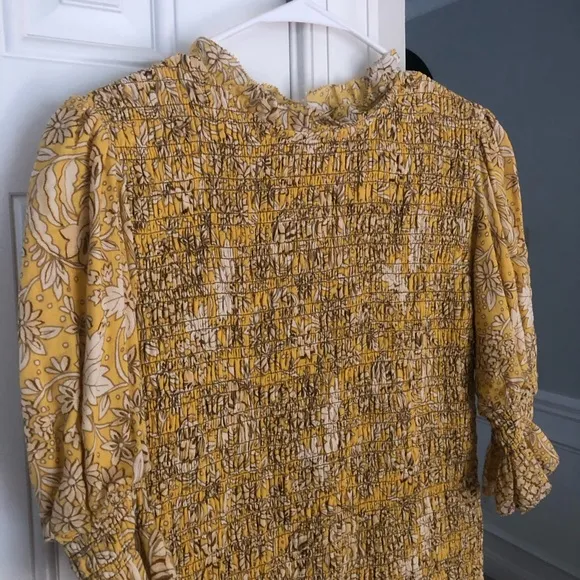 New: Sundry Ditzy Buttercup Smocked Dress. Size Medium