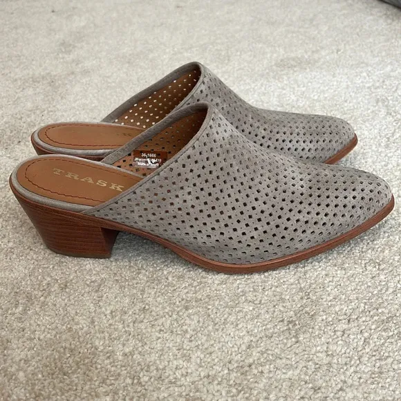 NEW Trask Teresa Perforated Suede Western Mule Taupe Sz 8.5