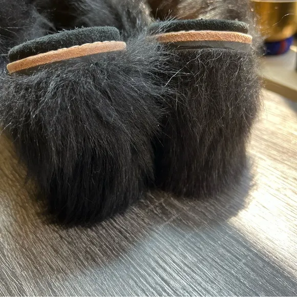NEW! UGG Rosa Fluff Heel Women's Size US6 EU37 Black Fur Mules