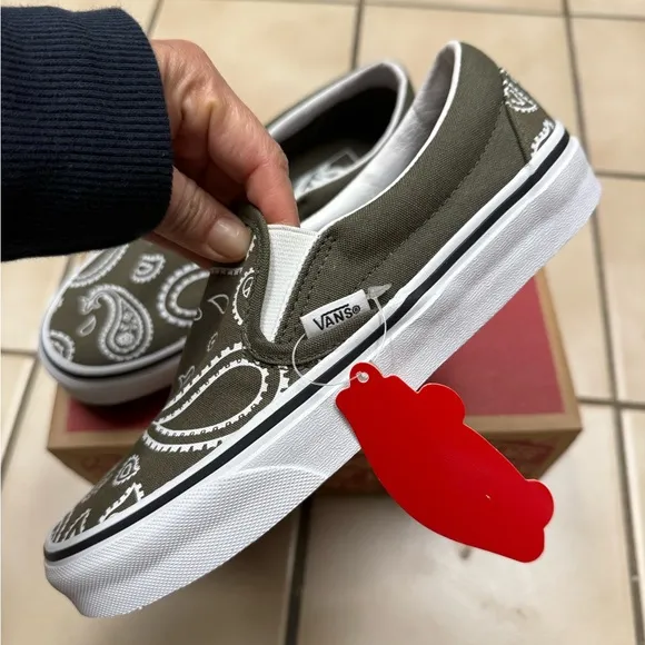NEW VANS PEACE PAISLEY CLASSIC SLIP-ON SHOE