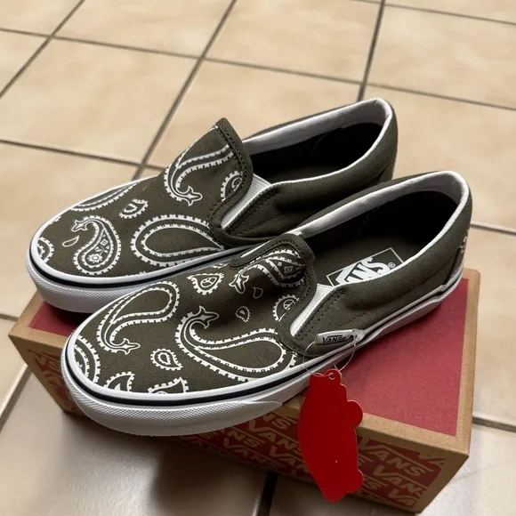 NEW VANS PEACE PAISLEY CLASSIC SLIP-ON SHOE