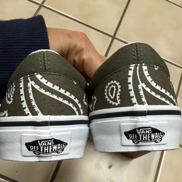 NEW VANS PEACE PAISLEY CLASSIC SLIP-ON SHOE