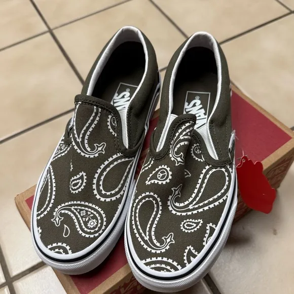 NEW VANS PEACE PAISLEY CLASSIC SLIP-ON SHOE