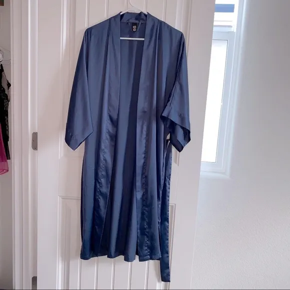 ✨NEW✨  VERY SEXY Silky Satin Robe Kimono LONG XS/small