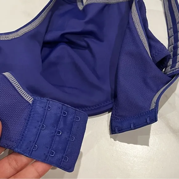 New Wacoal Simone sport underwire sports bra in blue and white stitching 34C