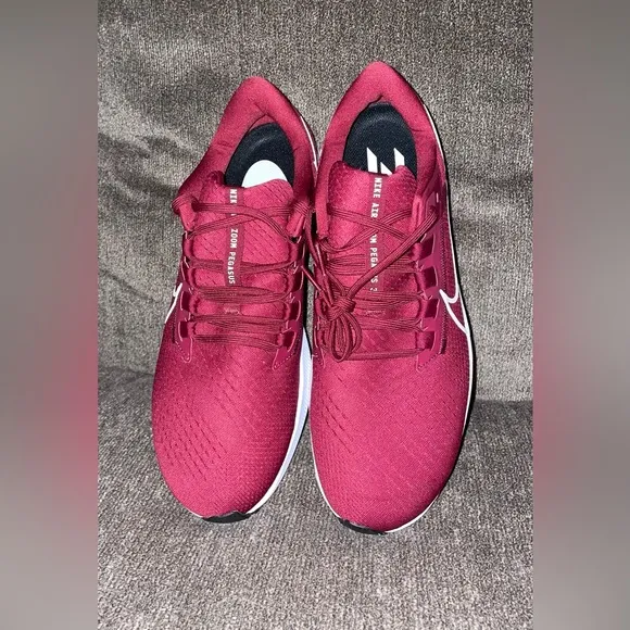 New Without Box Nike Air Zoom Pegasus 38 Mens Size 11.5 Running Shoes Red White