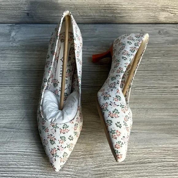 New without box The Golden Pump floral by Katy Perry size 8.5