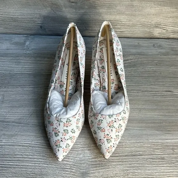 New without box The Golden Pump floral by Katy Perry size 8.5