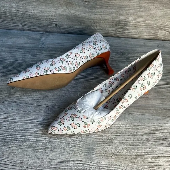 New without box The Golden Pump floral by Katy Perry size 8.5