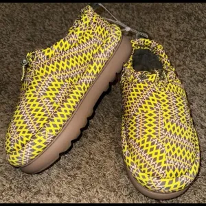 NEW Women’s UGG Maxi Heritage Braid Clogs Sz. 10 Burnt Olive