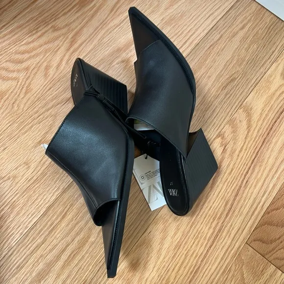 New! Zara 6.5 Black leather pointed toe block heel mules.