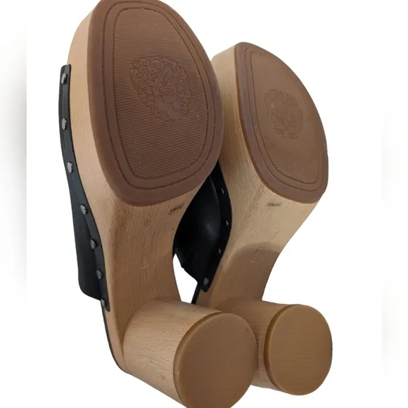 NEW....Vince Camuto Haydorn Black Clogs....Size 10