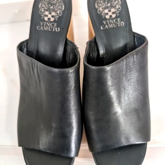 NEW....Vince Camuto Haydorn Black Clogs....Size 10
