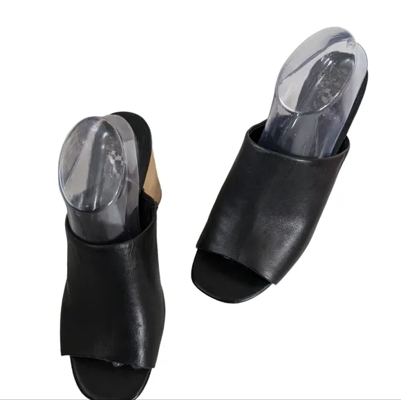 NEW....Vince Camuto Haydorn Black Clogs....Size 10