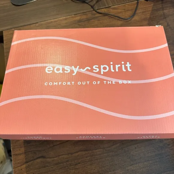 NIB- 7W/ EASY SPIRIT-Navy Slip-On Sneakers