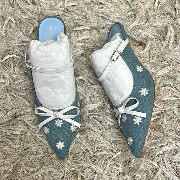 NIB Anthropologie Maeve Bow Denim Flower Daisy Embroidery Kitten Heel Mules Sz 7