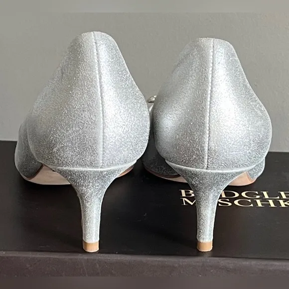 NIB Badgley Mischka ‘Nakita II’ Silver Leather, Peep Toe Kitten Heels, Size 6.5