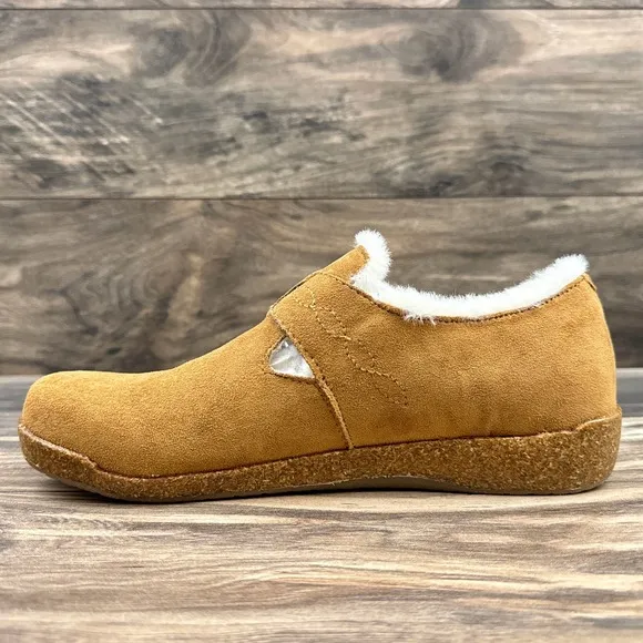 NIB Earth Origins Jordie 9M Faux Fur Comfort Slip on Clogs Tan