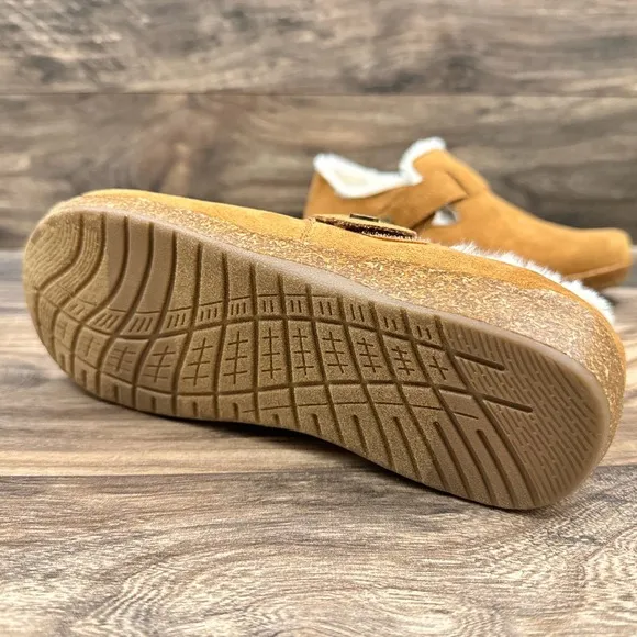 NIB Earth Origins Jordie 9M Faux Fur Comfort Slip on Clogs Tan