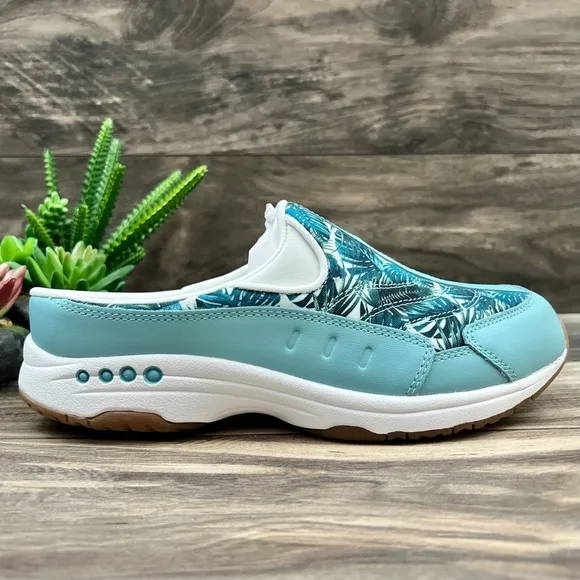 NIB Easy Spirit 8W WIDE Traveltime Slip On Comfort Clogs Mules Palm Leaf Blue