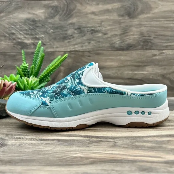 NIB Easy Spirit 8W WIDE Traveltime Slip On Comfort Clogs Mules Palm Leaf Blue