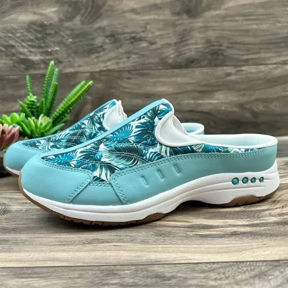 NIB Easy Spirit 8W WIDE Traveltime Slip On Comfort Clogs Mules Palm Leaf Blue