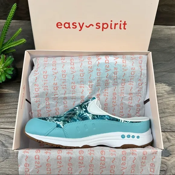NIB Easy Spirit 8W WIDE Traveltime Slip On Comfort Clogs Mules Palm Leaf Blue
