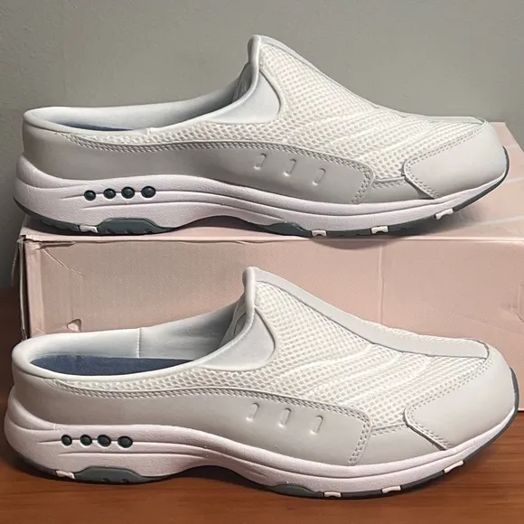 NIB Easy Spirit Women's Traveltime Classic White Clogs Size 10