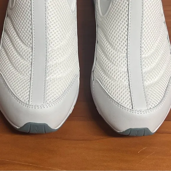 NIB Easy Spirit Women's Traveltime Classic White Clogs Size 10