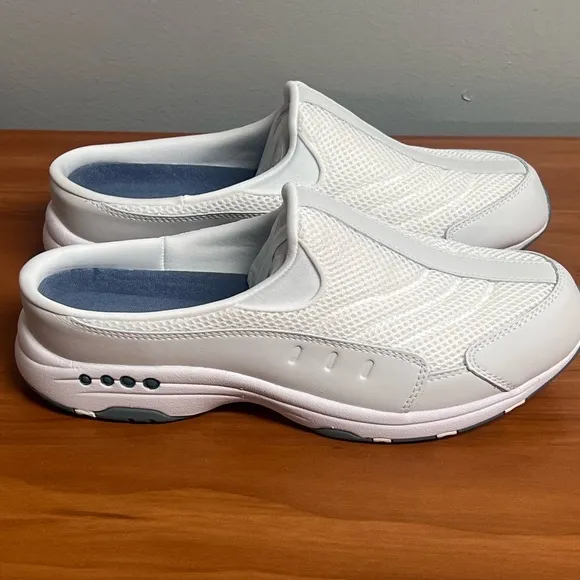 NIB Easy Spirit Women's Traveltime Classic White Clogs Size 10