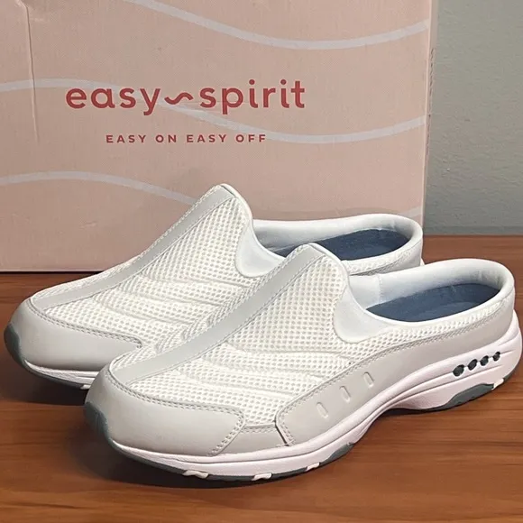 NIB Easy Spirit Women's Traveltime Classic White Clogs Size 10